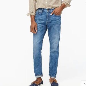 Jcrew Factory traight-fit rigid jean
Item AZ873